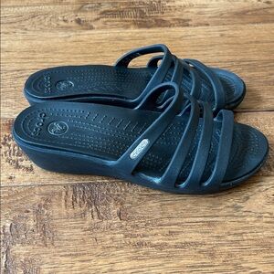 Crocs Rhonda Wedge Strappy Slide Sandals Comfort Shoes Black Womens Size 7